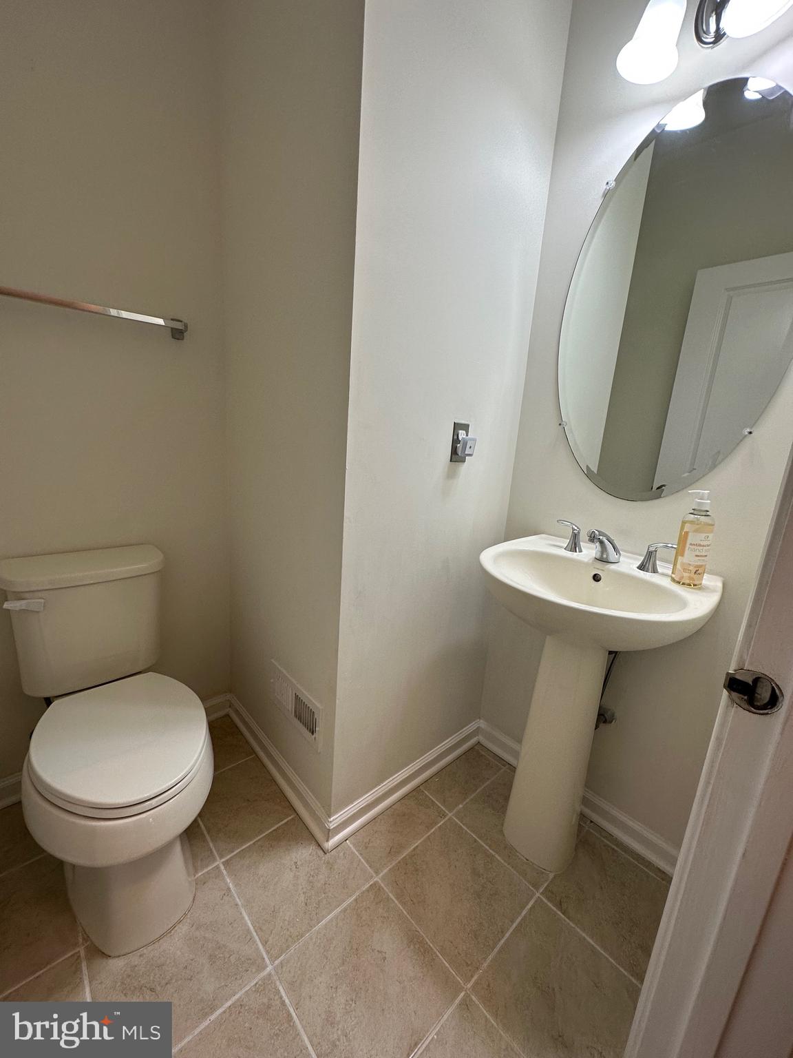 22461 Cambridgeport SQUARE
