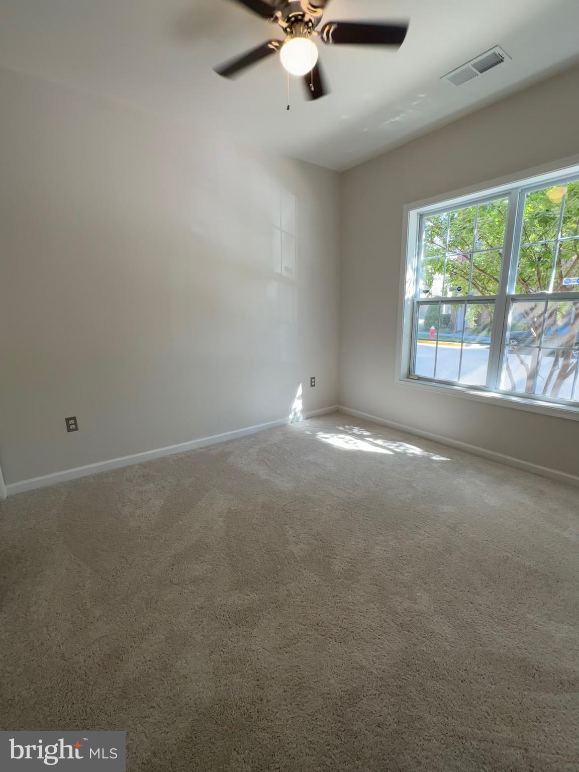 22461 Cambridgeport SQUARE