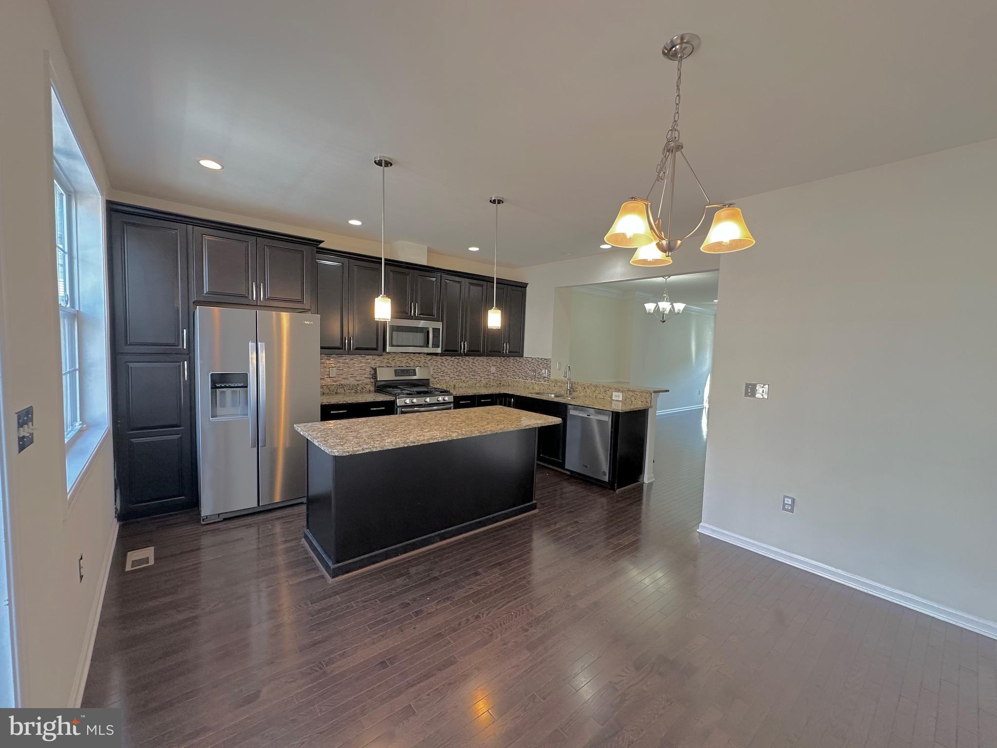 22461 Cambridgeport SQUARE