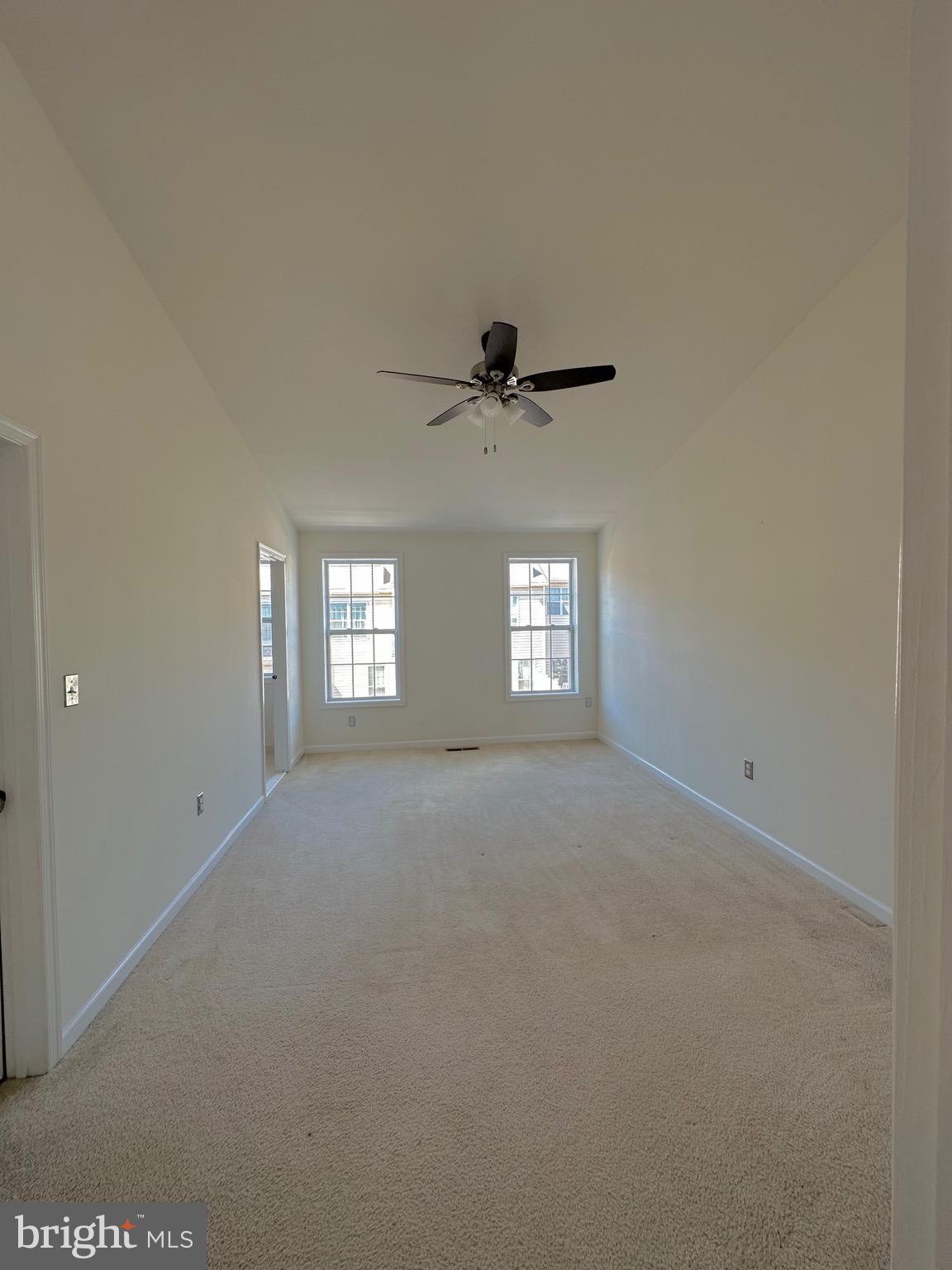 22461 Cambridgeport SQUARE