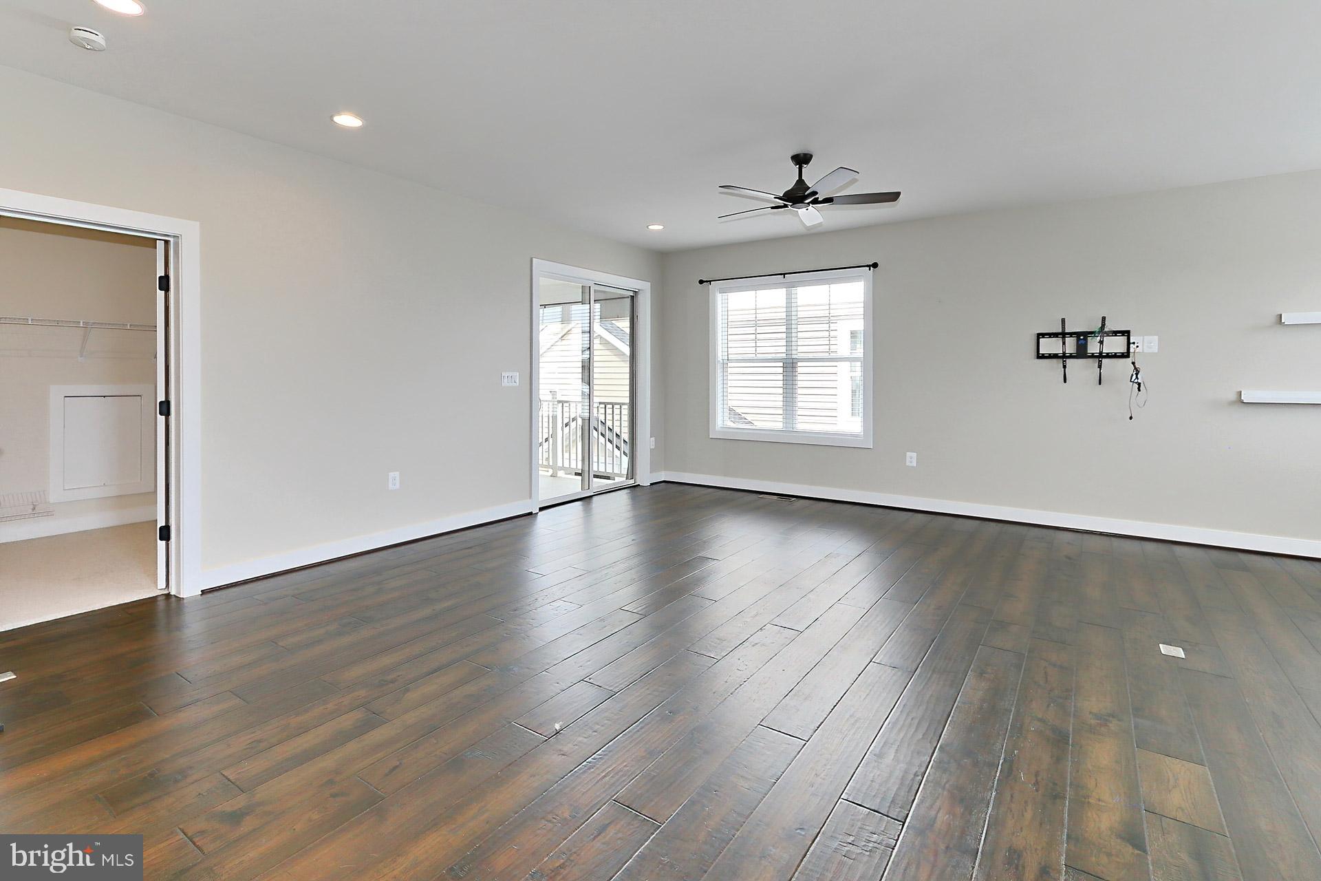 23599 Golden Embers Sq