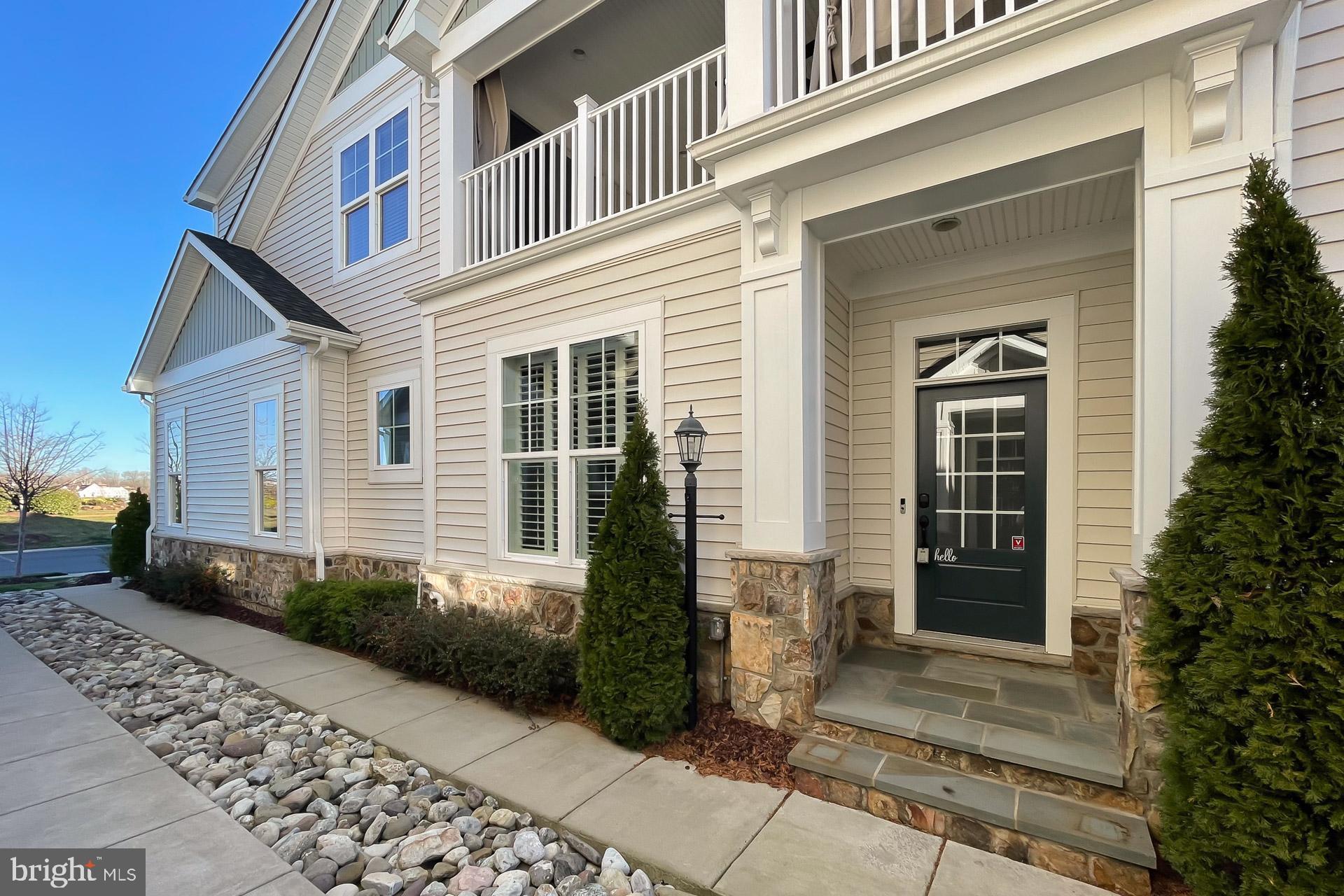 23599 Golden Embers Sq