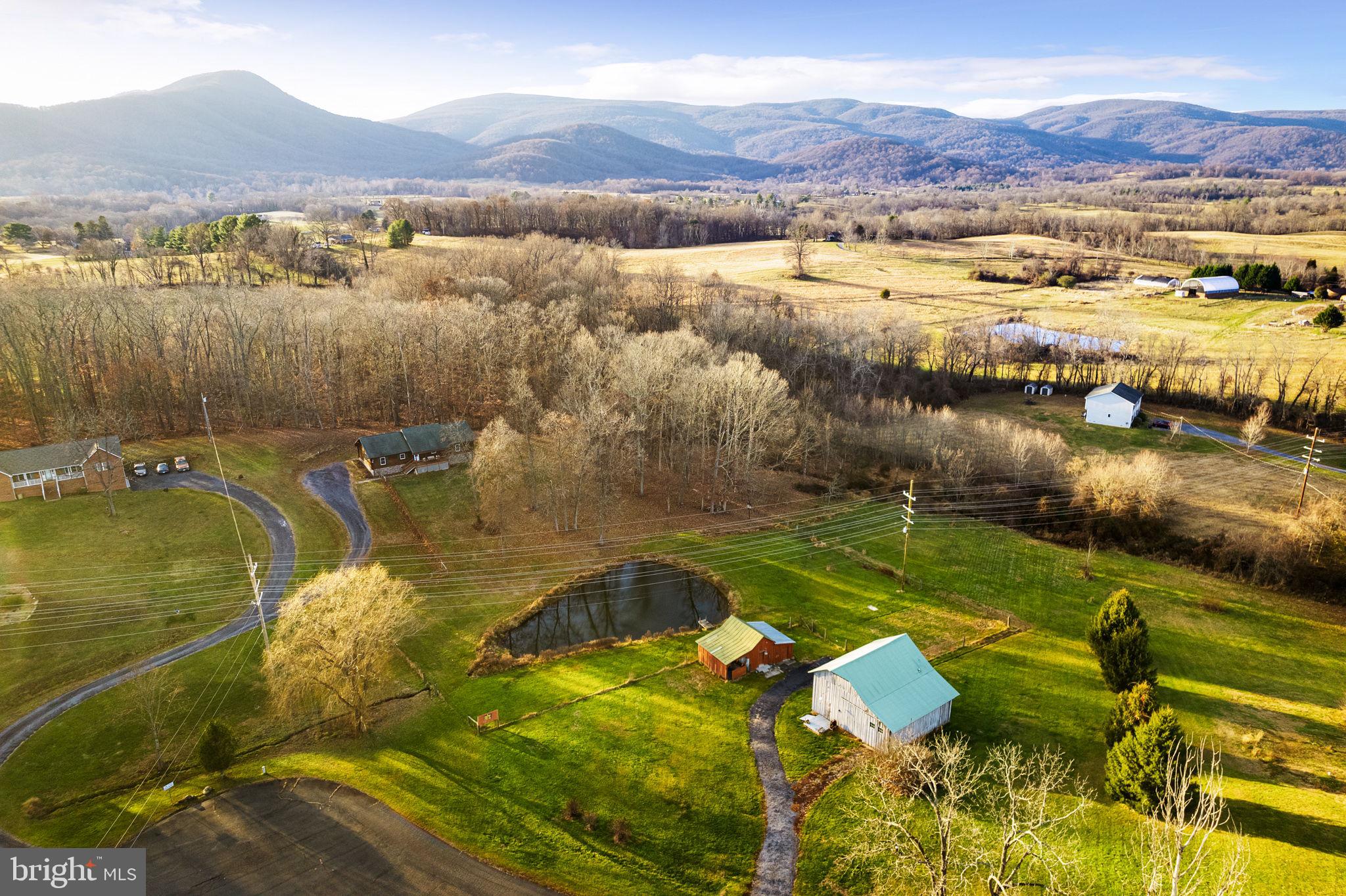 6 Oaklands Pond Ln.