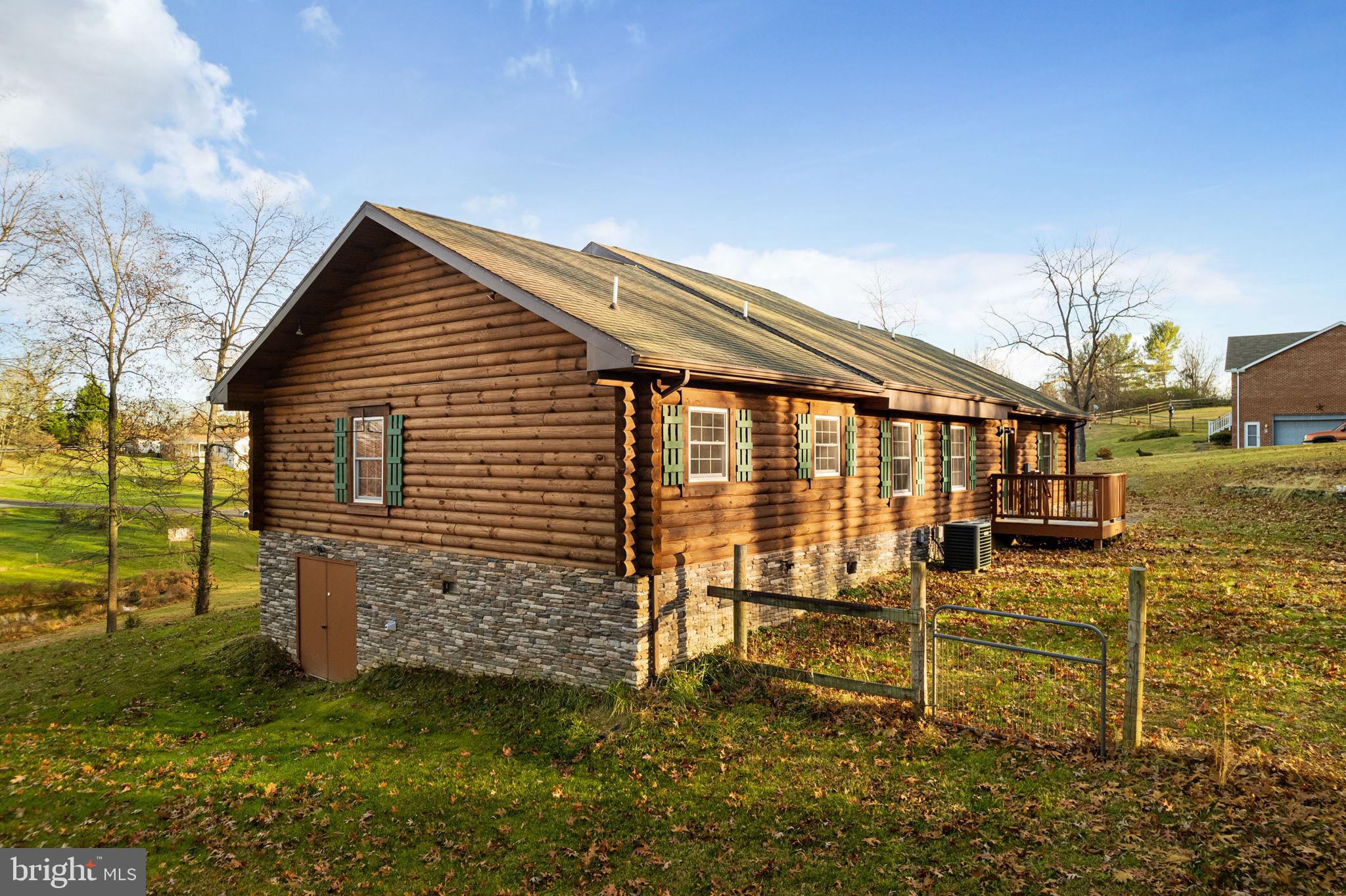 6 Oaklands Pond Ln.
