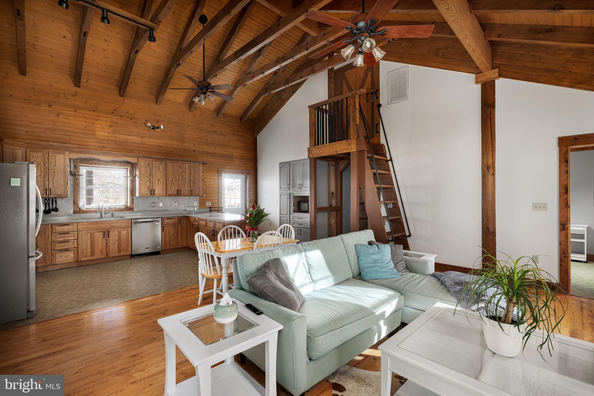 6 Oaklands Pond Ln.
