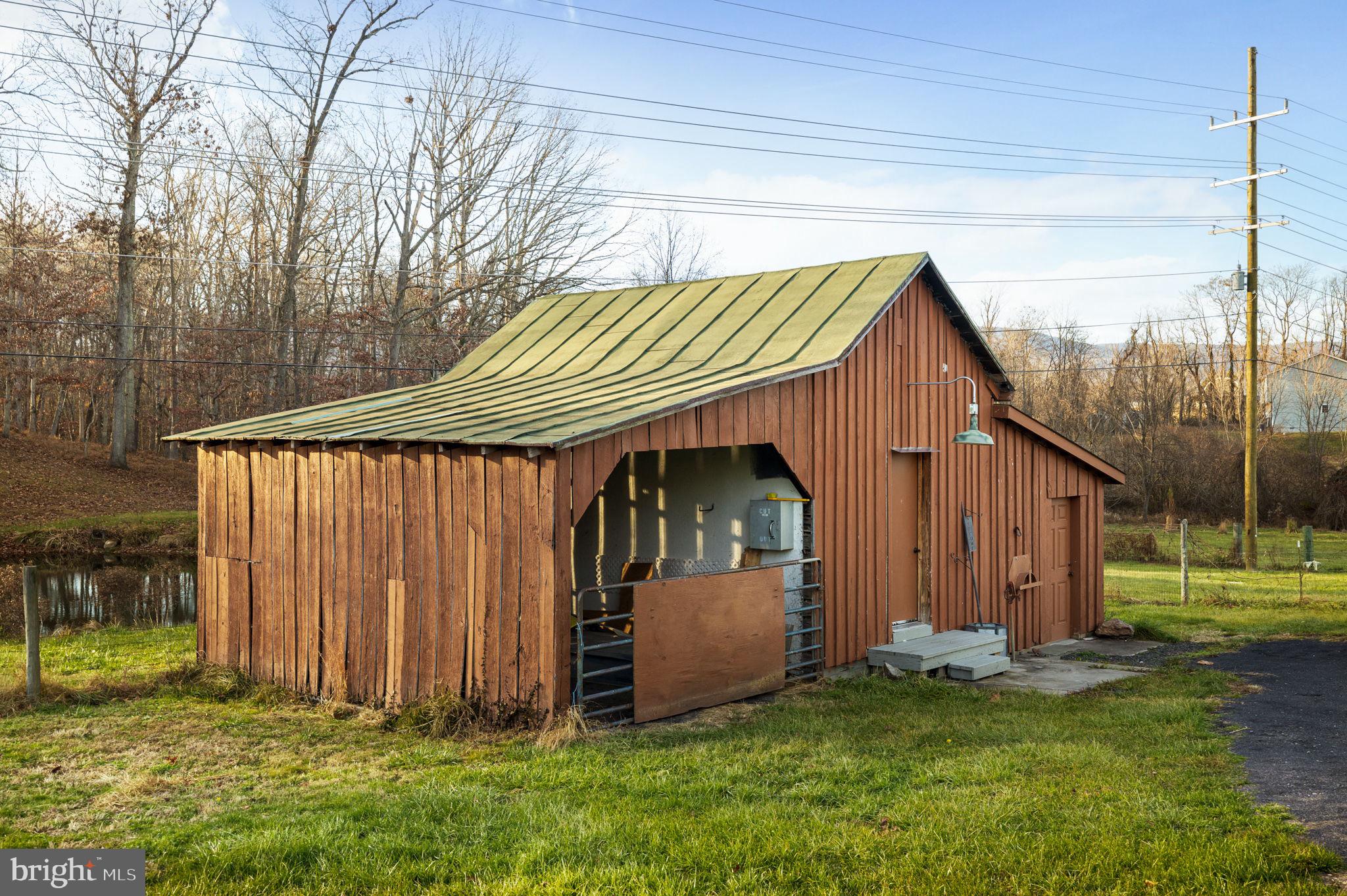 6 Oaklands Pond Ln.