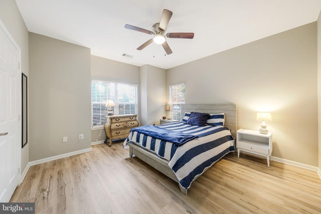 1712 LAKE SHORE CREST DRIVE 12