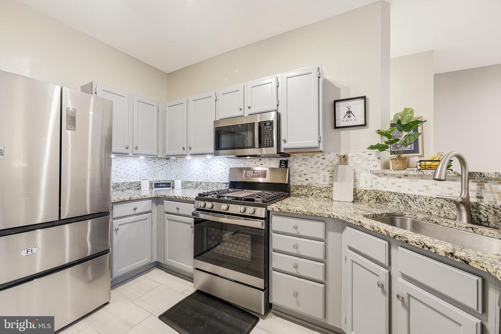 1712 LAKE SHORE CREST DRIVE 12