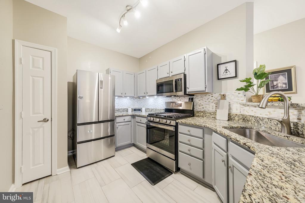 1712 LAKE SHORE CREST DRIVE 12