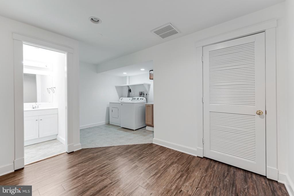 6517 OLD CARRIAGE DRIVE