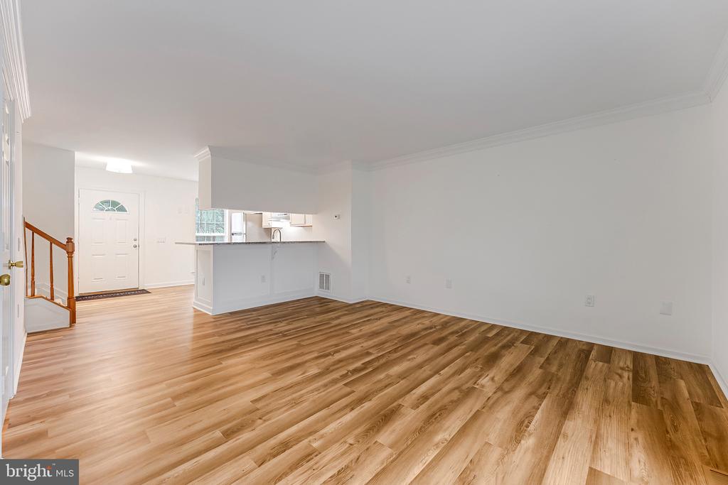 6517 OLD CARRIAGE DRIVE