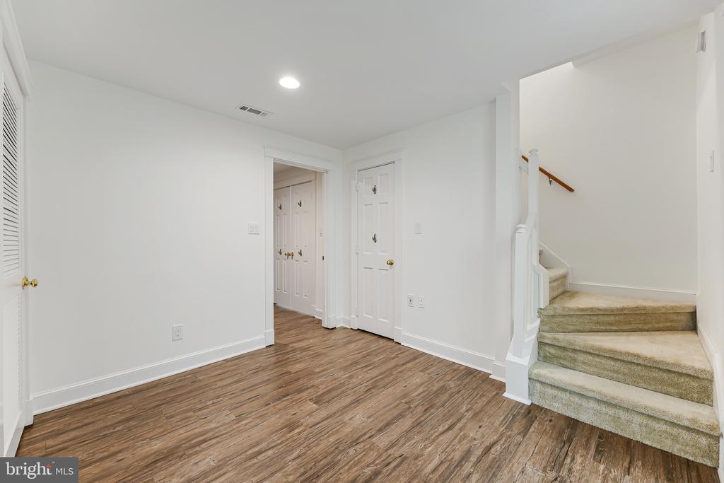 6517 OLD CARRIAGE DRIVE