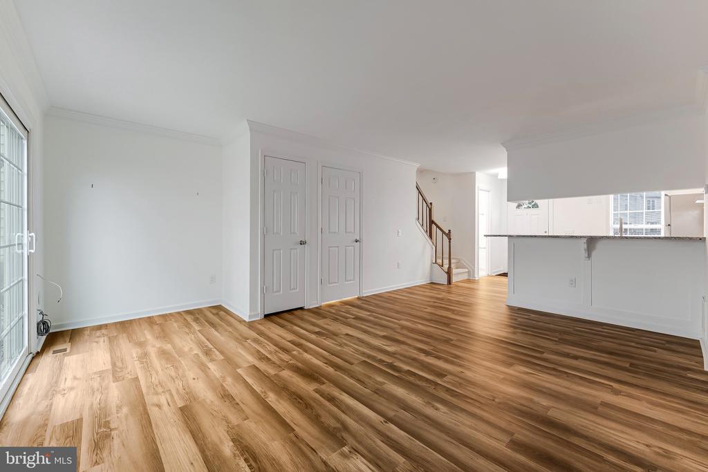 6517 OLD CARRIAGE DRIVE