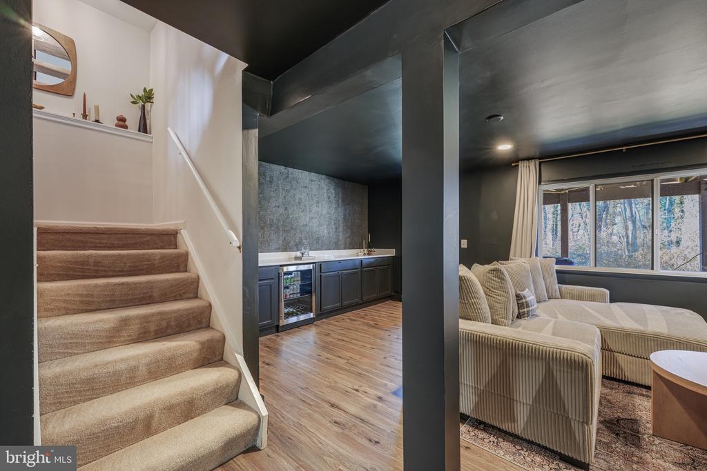 1124 FLOYD PLACE