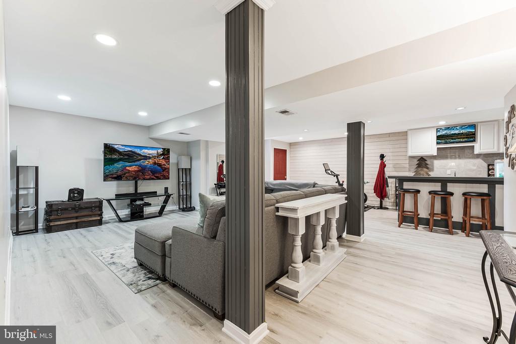 2636 MEADOW HALL DRIVE