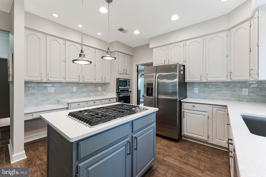2636 MEADOW HALL DRIVE