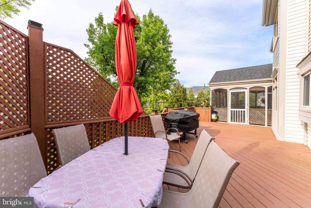 2636 MEADOW HALL DRIVE