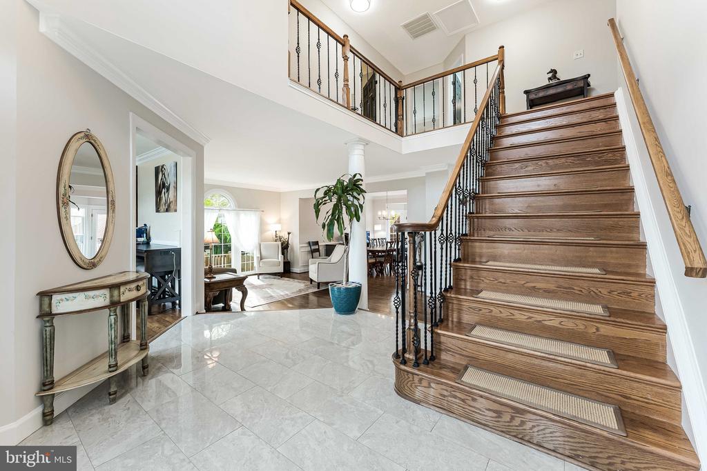 2636 MEADOW HALL DRIVE