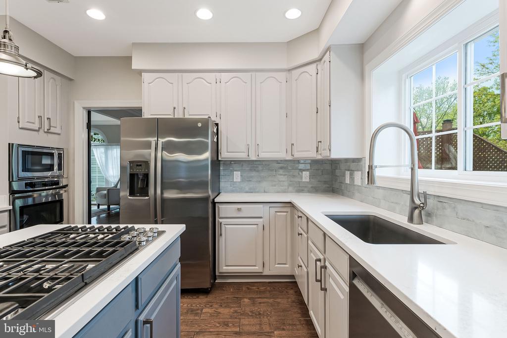 2636 MEADOW HALL DRIVE