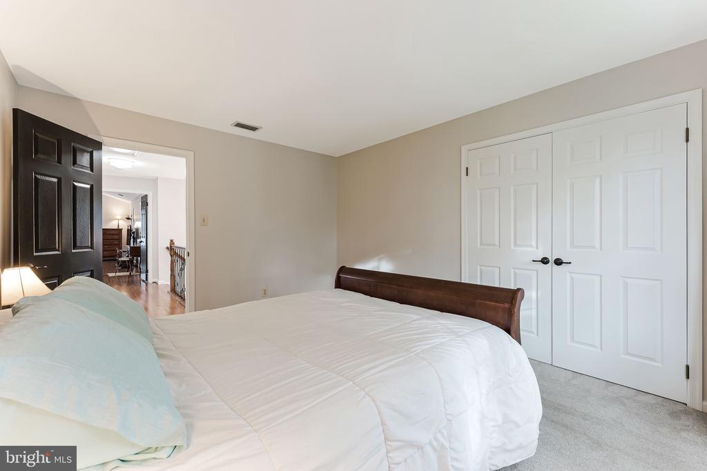 2636 MEADOW HALL DRIVE