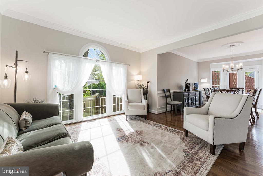 2636 MEADOW HALL DRIVE