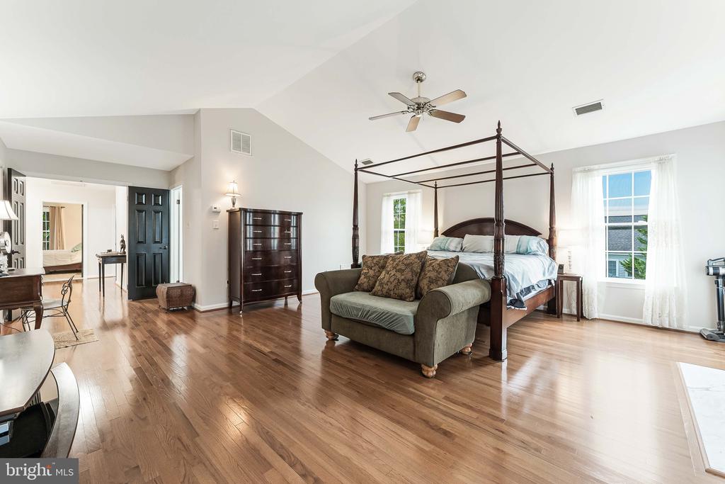 2636 MEADOW HALL DRIVE
