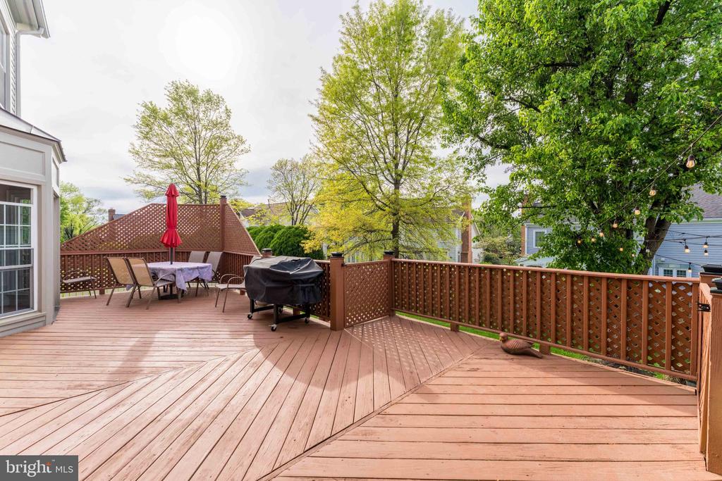 2636 MEADOW HALL DRIVE