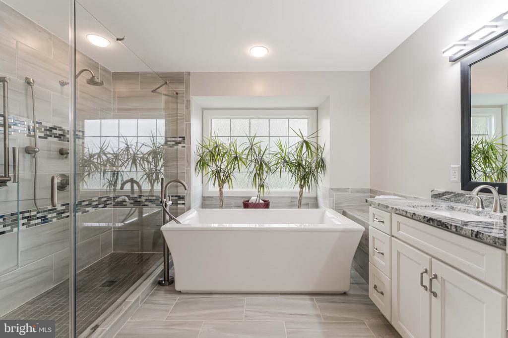 2636 MEADOW HALL DRIVE