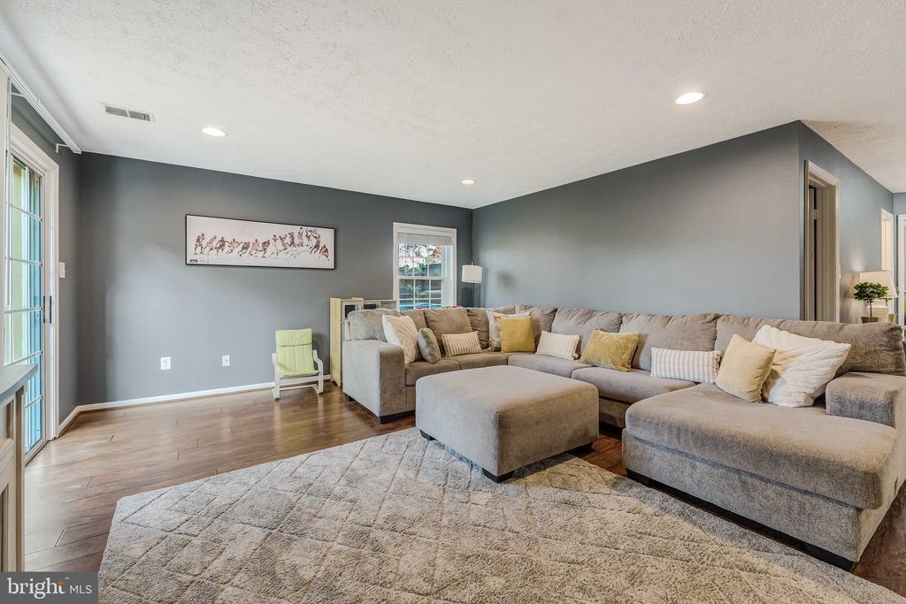 2583 JOHN MILTON DRIVE