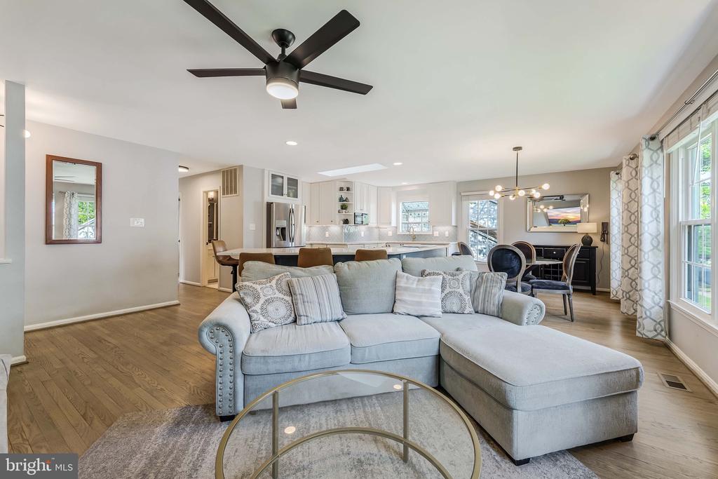 2583 JOHN MILTON DRIVE