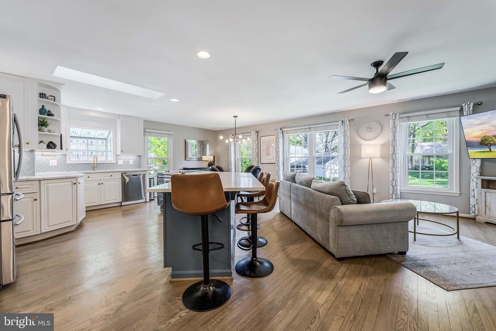 2583 JOHN MILTON DRIVE