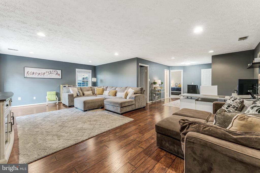 2583 JOHN MILTON DRIVE