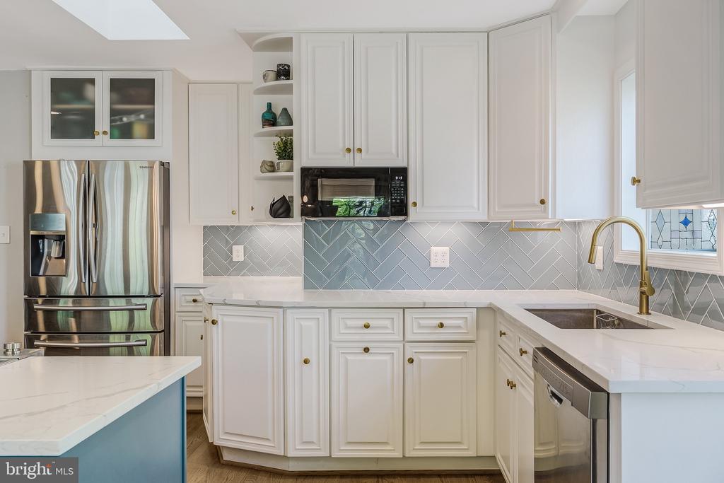 2583 JOHN MILTON DRIVE