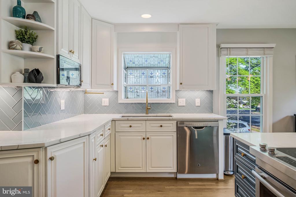 2583 JOHN MILTON DRIVE