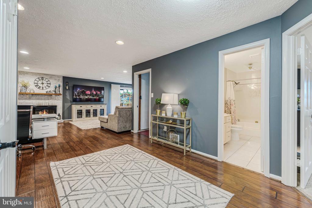 2583 JOHN MILTON DRIVE