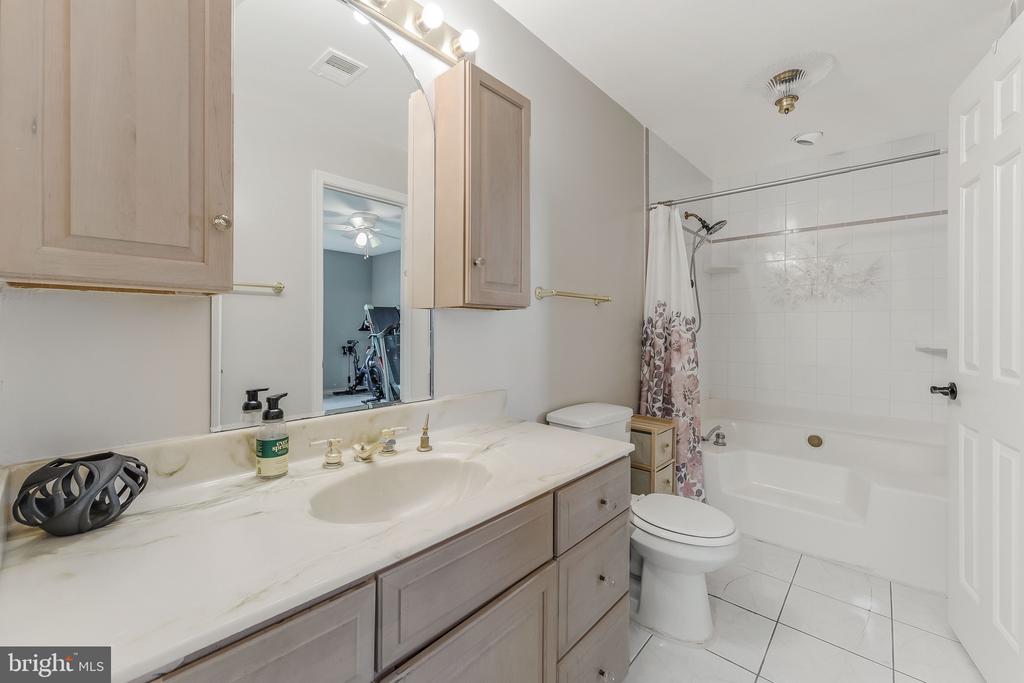 2583 JOHN MILTON DRIVE