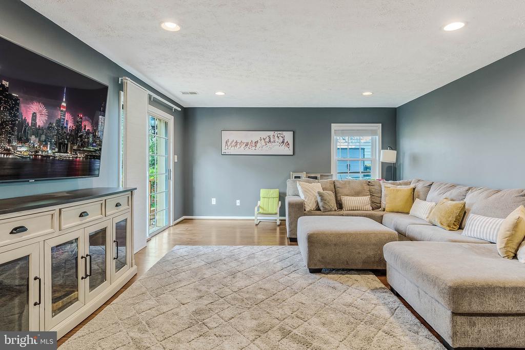 2583 JOHN MILTON DRIVE