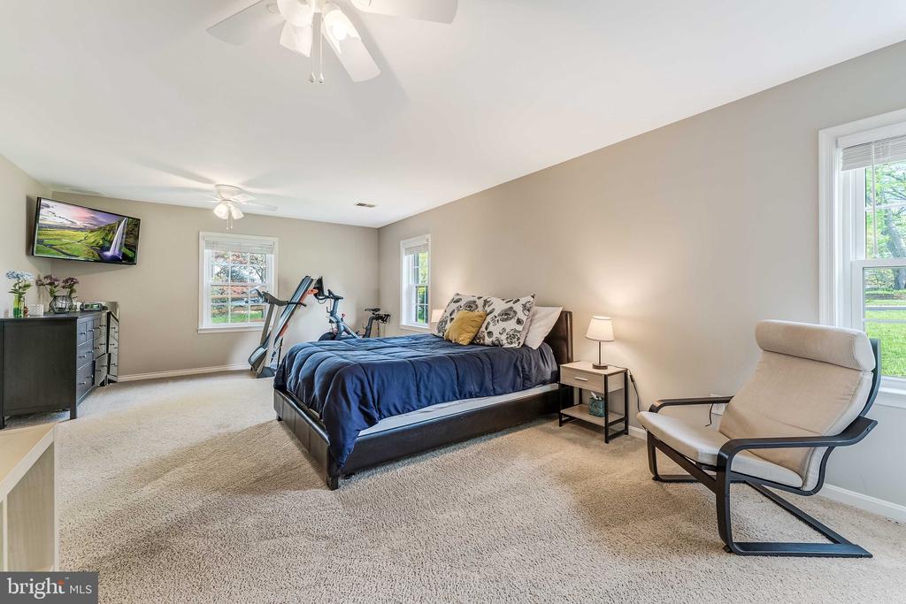 2583 JOHN MILTON DRIVE