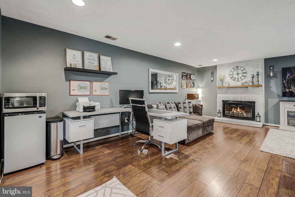 2583 JOHN MILTON DRIVE