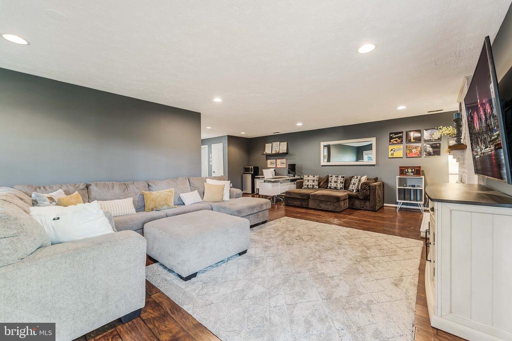 2583 JOHN MILTON DRIVE