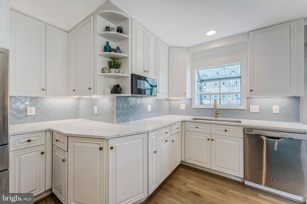 2583 JOHN MILTON DRIVE