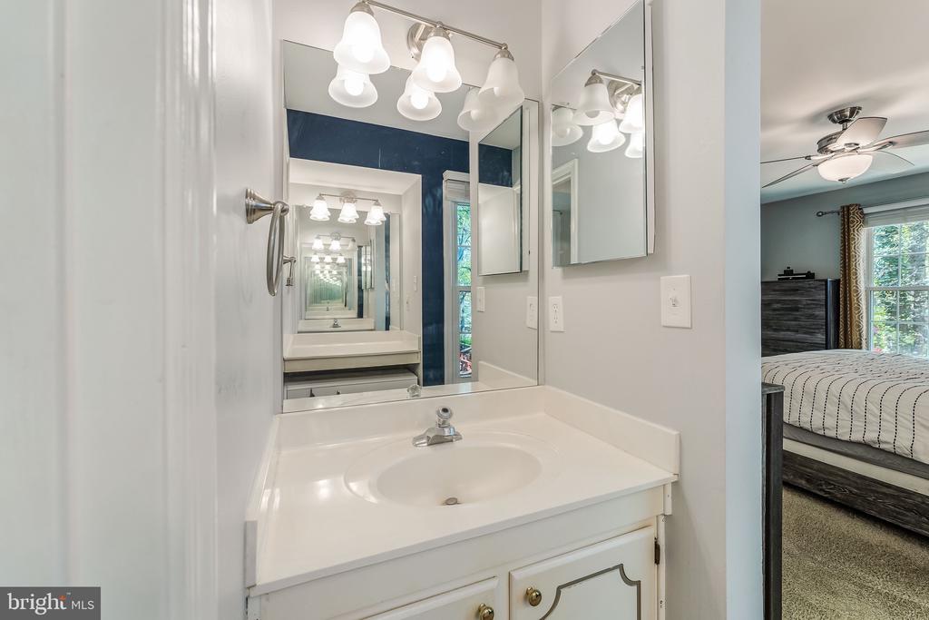 2583 JOHN MILTON DRIVE