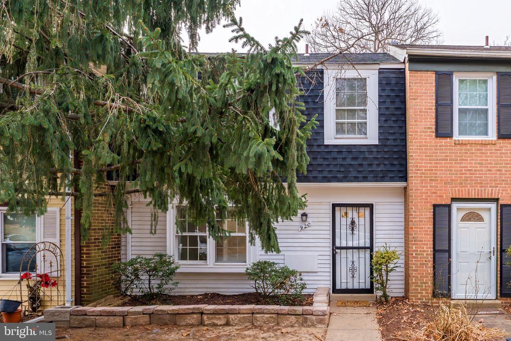 920 WINDSOR COURT