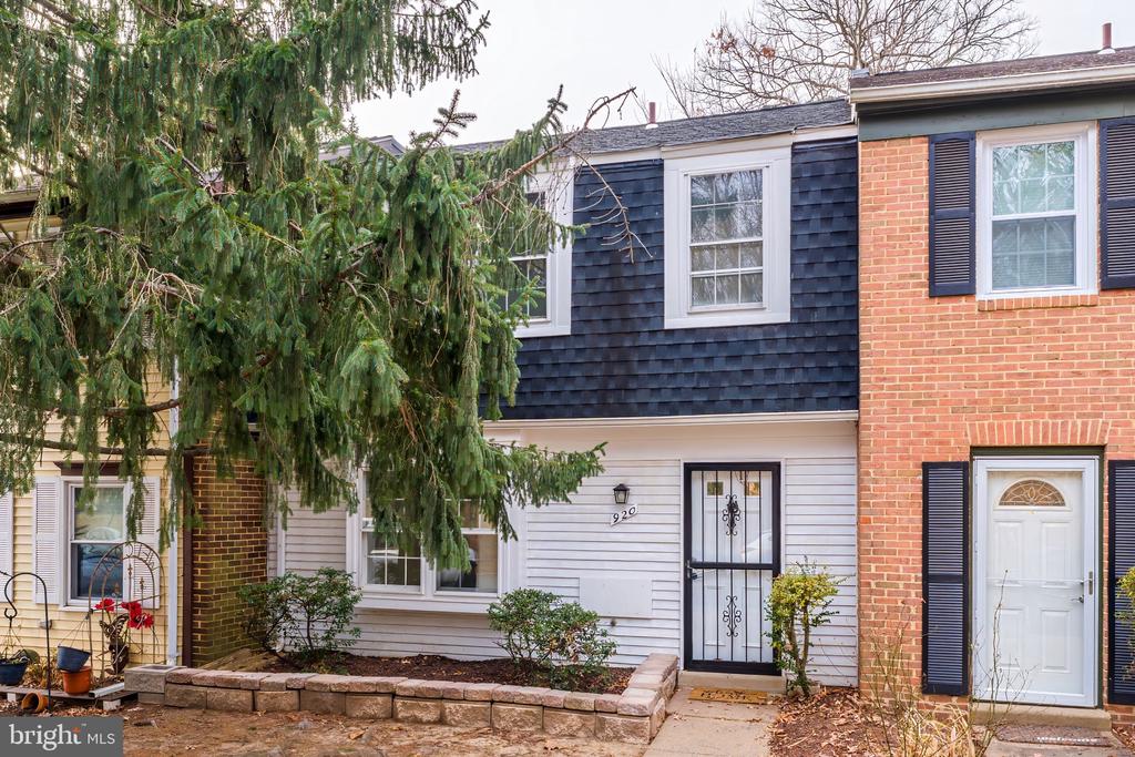 920 WINDSOR COURT
