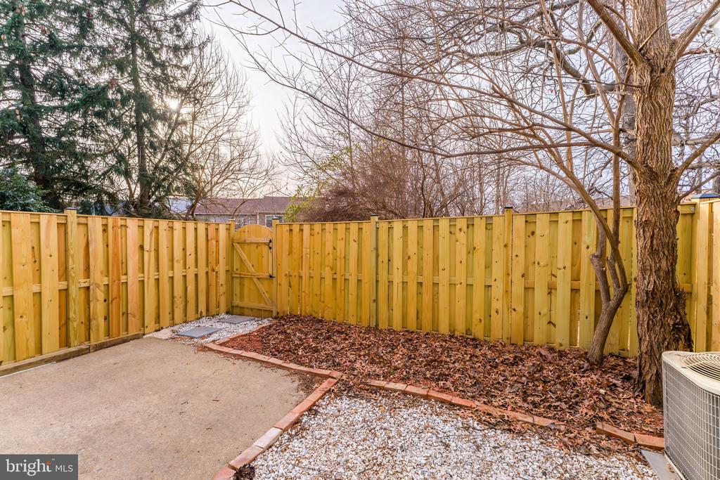 920 WINDSOR COURT