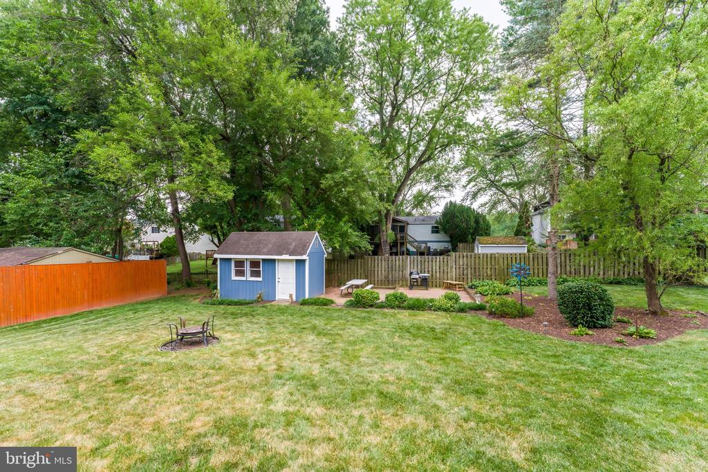 821 CATTAIL LANE NE