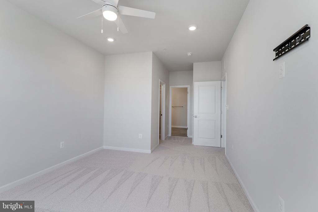 23215 MILLTOWN KNOLL SQUARE Unit: 115