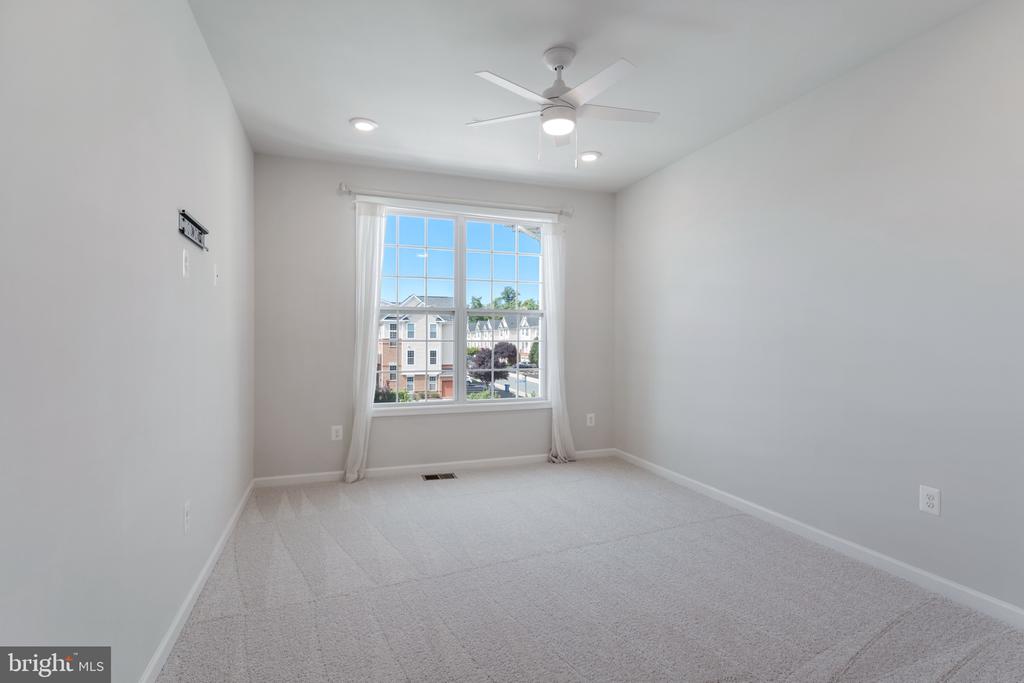 23215 MILLTOWN KNOLL SQUARE Unit: 115