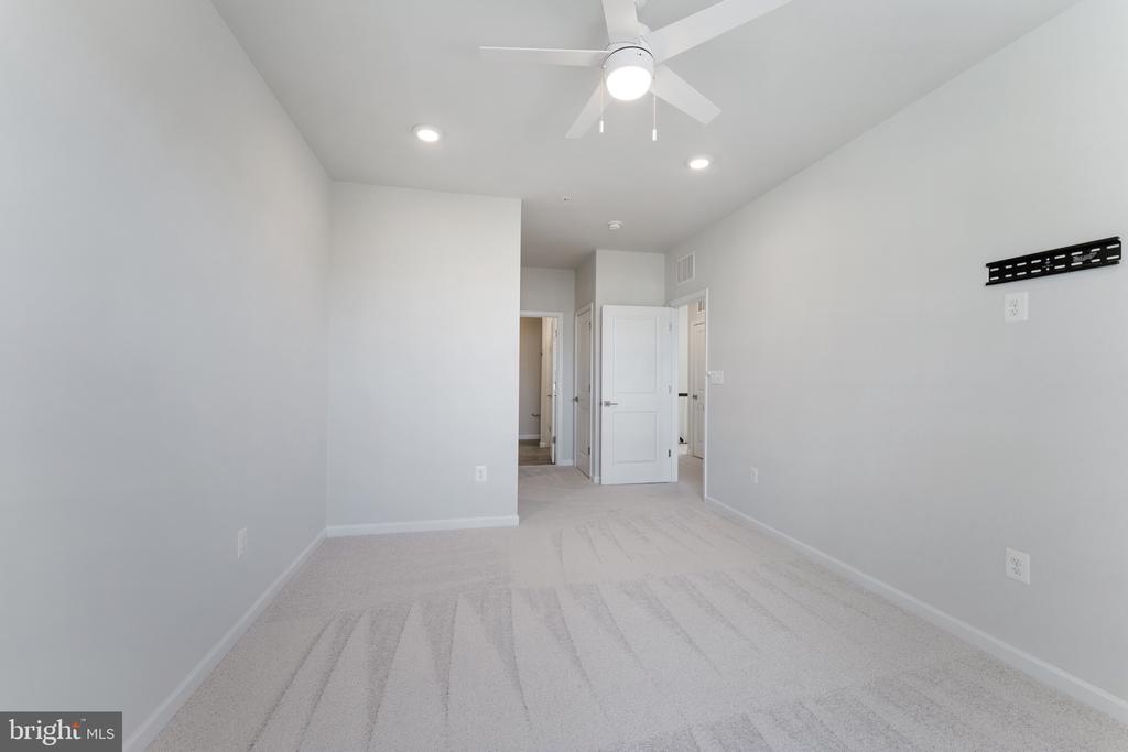 23215 MILLTOWN KNOLL SQUARE Unit: 115
