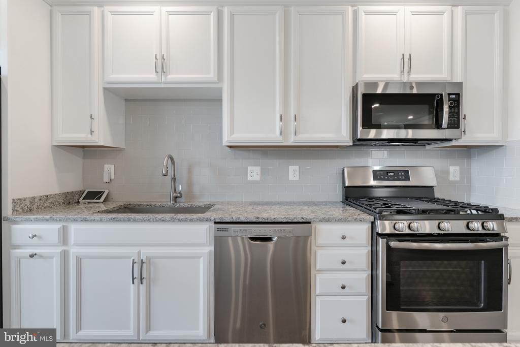 23215 MILLTOWN KNOLL SQUARE Unit: 115